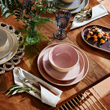 Minerals Dinner plate, Rose Quartz Minerals Dinner plate, Rose Quartz