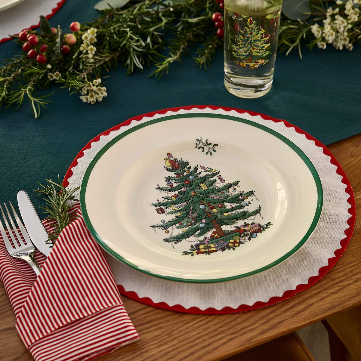 Christmas Tree Set of 4 Dinner Plates image number null