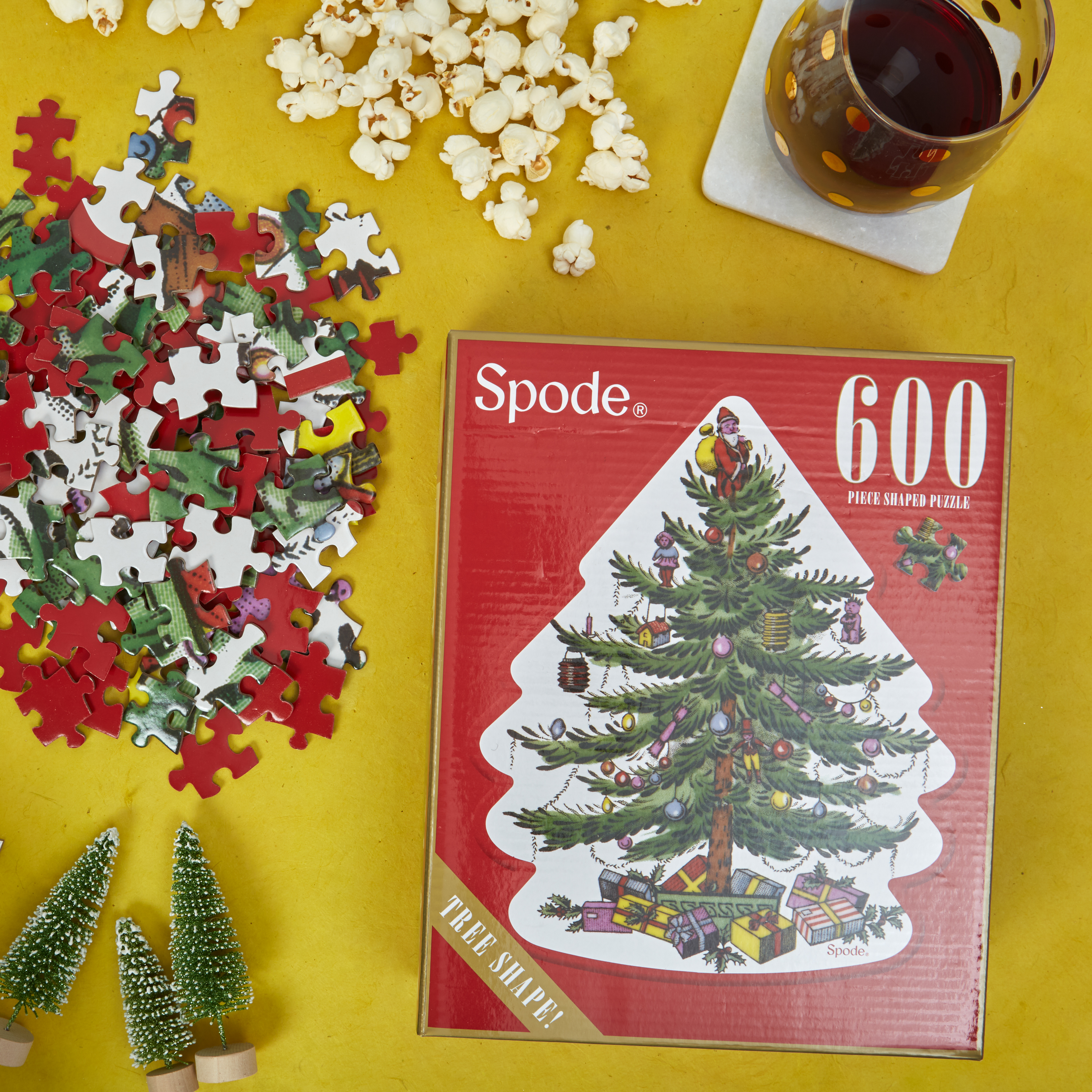 Christmas Tree 600 Piece Puzzle image number null